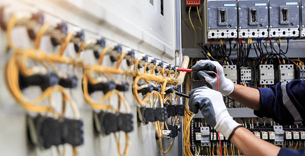 Professional Electrician technician working in Indian Hills, TX